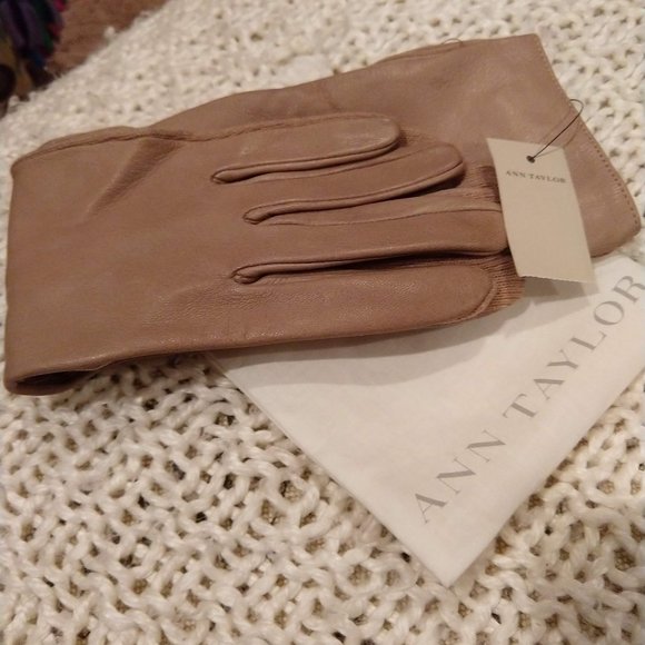 Ann Taylor Gloves - Picture 2 of 5